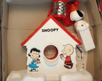 toy Snoopy ice machine