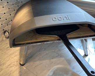 Ooni pizza oven with peel and cover. Great condition, 