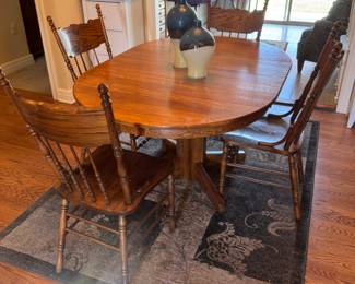 Dining room table comes with 8 chairs