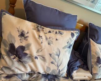 Queen comforter set