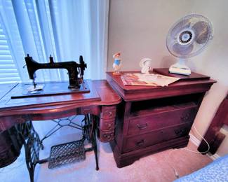 Vintage Sewing Machine, Wood Small Chest/Dresser
