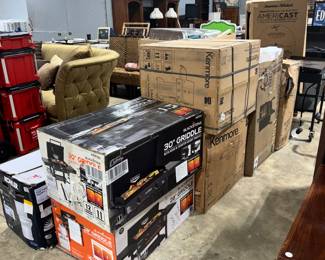 BBQ Grills and Toilets Orlando Estate Auction