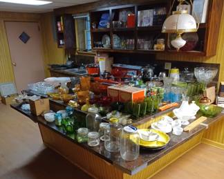 Wow so much clean vintage items