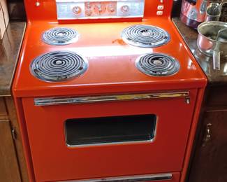 Rare poppy red 1961 GE electric stove, top lights up, like new condition