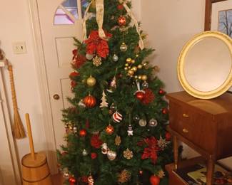 Churn and fully decorated Christmas tree