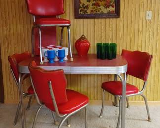 Great 50s table and chairs with extra leaf