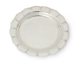 167
A Reed & Barton sterling silver shallow bowl
Early/mid-20th century
Mark of Reed & Barton, numbered: X251
The round bowl with scalloped rim
2" H x 15" Dia.
34.1 oz. troy approximately
Estimate: $700 - $900