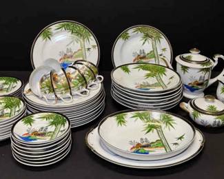 Exquisite Hayasi Fine China Kutani Dinnerware Collection with Accessory Bowls and Spoons 