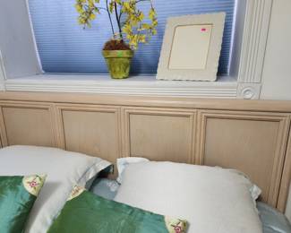 Thomasville bedroom set 