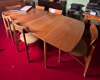 Mid-Century Modern Dining Table - with 6 chairs & 2 leaves. 1950’s vintage dining