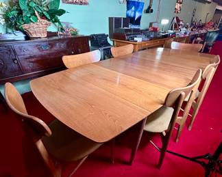 Mid-Century Modern Dining Table - with 6 chairs & 2 leaves. 1950’s vintage dining