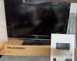 LG 32 Tv And Accessories