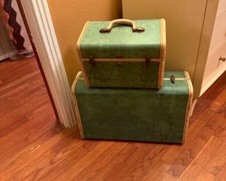 VINTAGE GREEN SAMSONITE