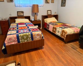 KROEHLER TWIN BEDS AND NIGHT STAND