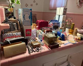 TOILETREY BAGS MICHAEL KORS WALLET, CANDLES ETC