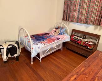 TODDLER BED AND TOY CHEST BENCH