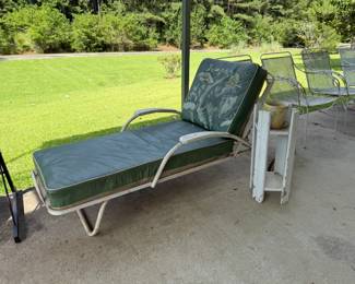 VINTAGE CHAISE LOUNGE
