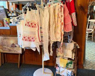 VINTAGE APRONS ANS HANKY'S