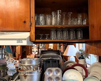 BAKING PANS AND GLASS WARE