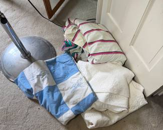 (upper SE bedroom)