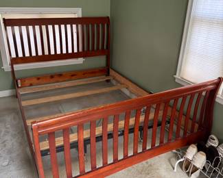 (upper SE bedroom)