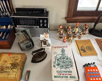 (living room north table)