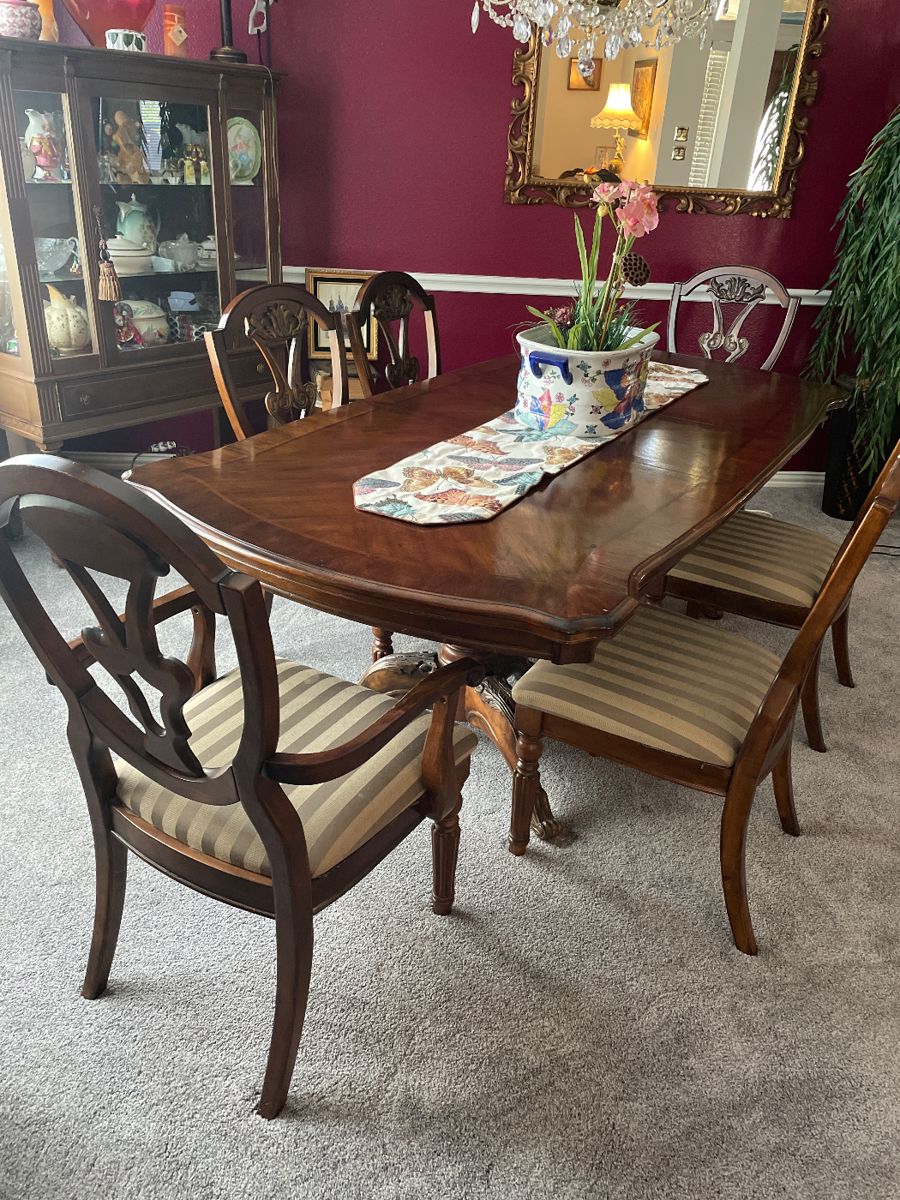 Dining Table. One leaf; 6 chairs
