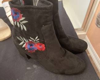 Ladies boots - size 9 1/2