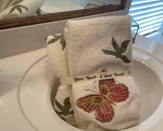 Bath w/ 2 hand towels set