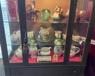 Lighted cabinet - 69 x 42"