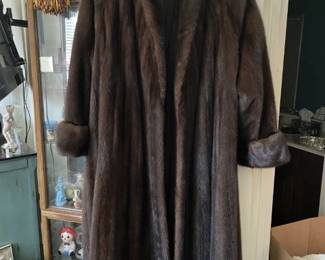 Beautiful Full Length Mink Coat. Excellent Condition! Front pic