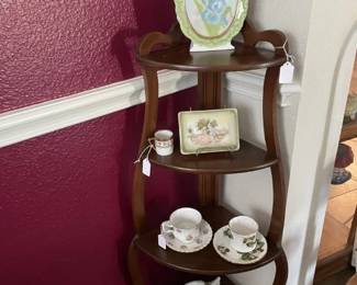 Corner table