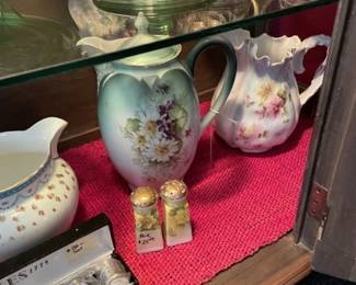 Pitchers, Salt/Pepper set