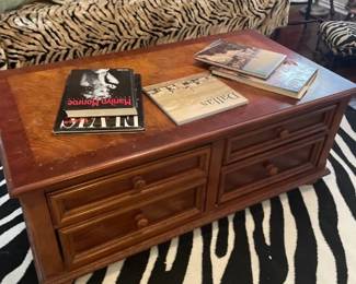 Coffee table - 4 drawer