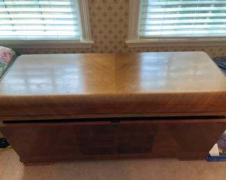 Lane cedar chest