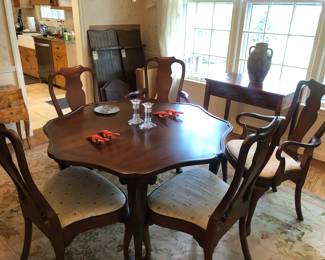 Unusual & fine Scalloped edge mahogany dining table with, 6 chairs,  3 leaves  & matching pads by Trouvailles, formerly of Massachusetts, and currently of North Carolina
 