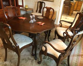 Unusual & fine Scalloped edge mahogany dining table with, 6 chairs,  3 leaves  & matching pads by Trouvailles, formerly of Massachusetts, and currently of North Carolina
 