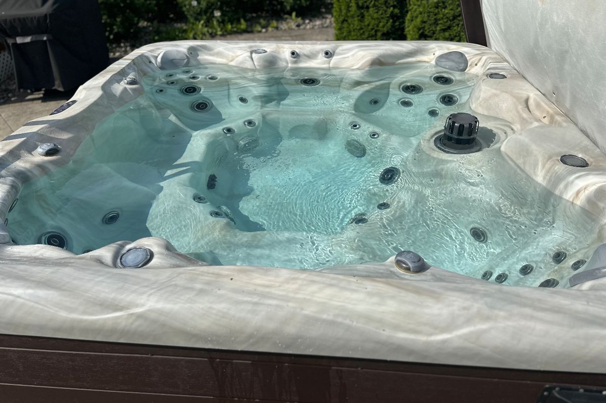 2020 HL 8
94x94x34
Healthy Living Hot Tub