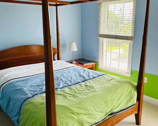 Pencil post canopy bed by Pennsylvania House