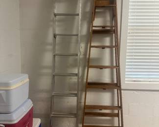 #33 - $68 - Davidson aluminum 16' ladder 
