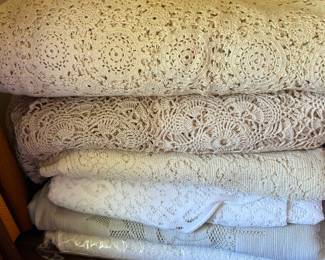 Quaker Lace tablecloths