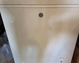GE BOX FREEZER