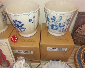 Williamsburg vases