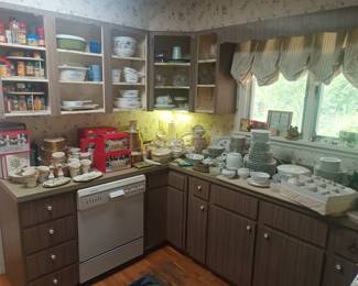 Lots of great kitchen items - corningware, pyrex, lenox and more