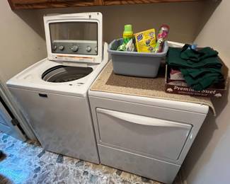 Washer and dryer set 