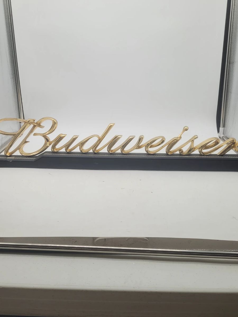 LIGHTED BUDWEISER SIGN. ELECTRIC