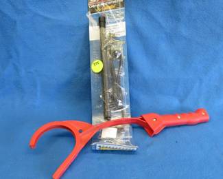 Lot 375. Clay pigeon thrower and a gun saver dehumidifier