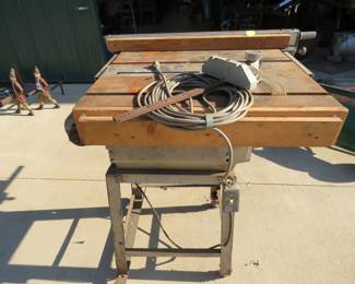 Lot 301. Table saw: works