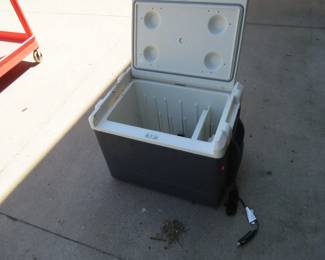 Lot 212. 12 volt electric heating and cooling cooler. Untested.