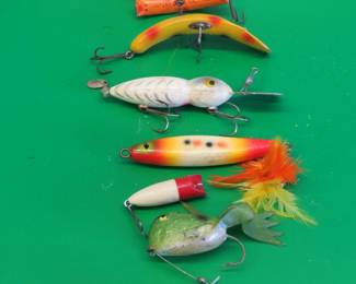 Lot 38. Bag O' Baits: Paw Paw Flap Jack.Whopper Stopper.River Runt.South Bend vintage 2 3/4" Babe-Oreo with glass eyes.